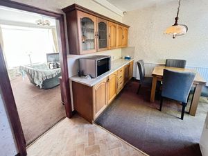 Kitchen Diner- click for photo gallery